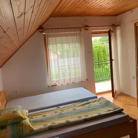 Διαμέρισμα 14 Ferohelyes Haz Sajat Steggel, Jatszoterrel Balatonfenyvesen Vizparti Utcaban Balatonfenyves