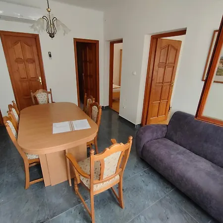14 Ferohelyes Haz Sajat Steggel, Jatszoterrel Balatonfenyvesen Vizparti Utcaban Διαμέρισμα