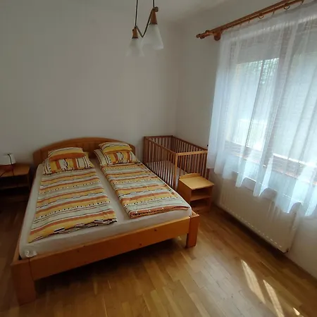Διαμέρισμα 14 Ferohelyes Haz Sajat Steggel, Jatszoterrel Balatonfenyvesen Vizparti Utcaban