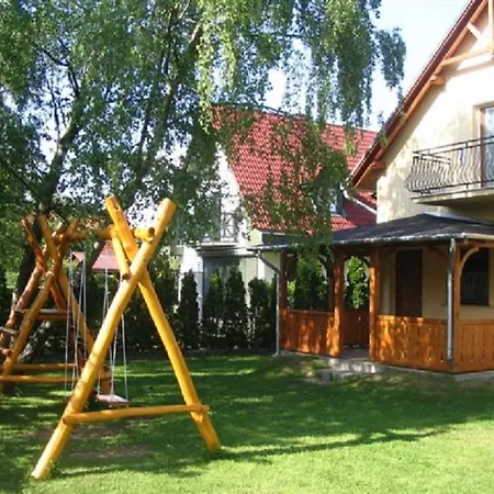 14 Ferohelyes Haz Sajat Steggel, Jatszoterrel Balatonfenyvesen Vizparti Utcaban Διαμέρισμα