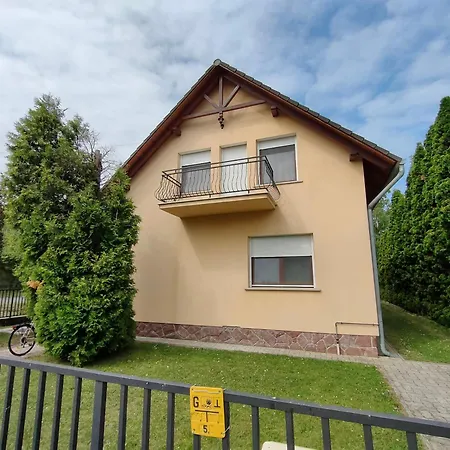 Διαμέρισμα 14 Ferohelyes Haz Sajat Steggel, Jatszoterrel Balatonfenyvesen Vizparti Utcaban